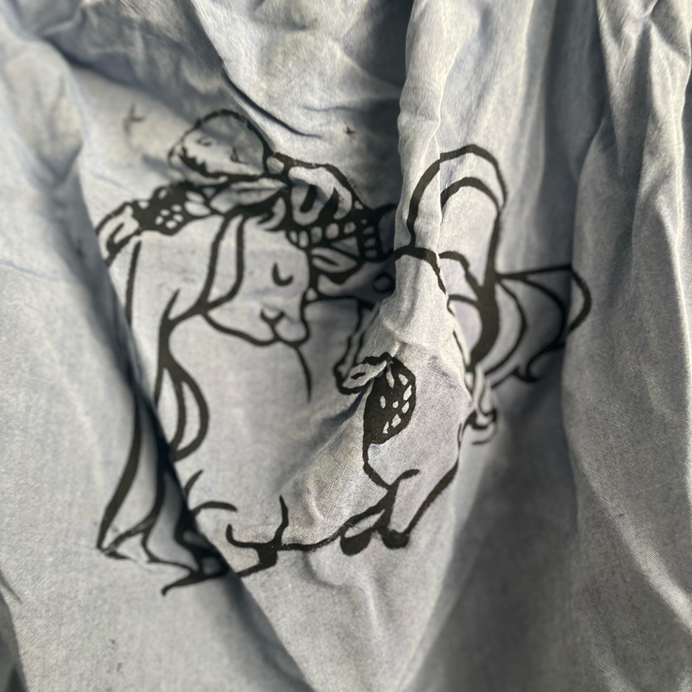 Unique relaxed off the shoulder top with screen printed design